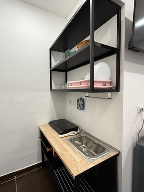 Basic Apartment | Private kitchen | Fridge