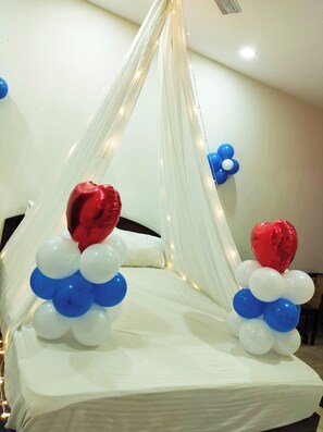 ห้องซูพีเรียดับเบิล | โต๊ะทำงาน, ห้องเก็บเสียง, ผ้าปูที่นอน