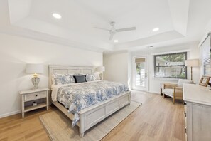 3 quartos, ferros/tábuas de passar roupa, acesso à internet