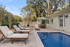 Unclassified image, 5 of 39, button