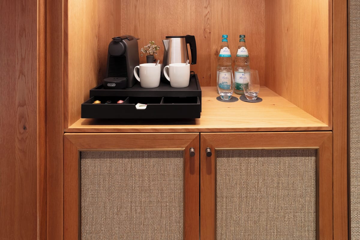 Premium bedding, in-room safe, desk, laptop workspace