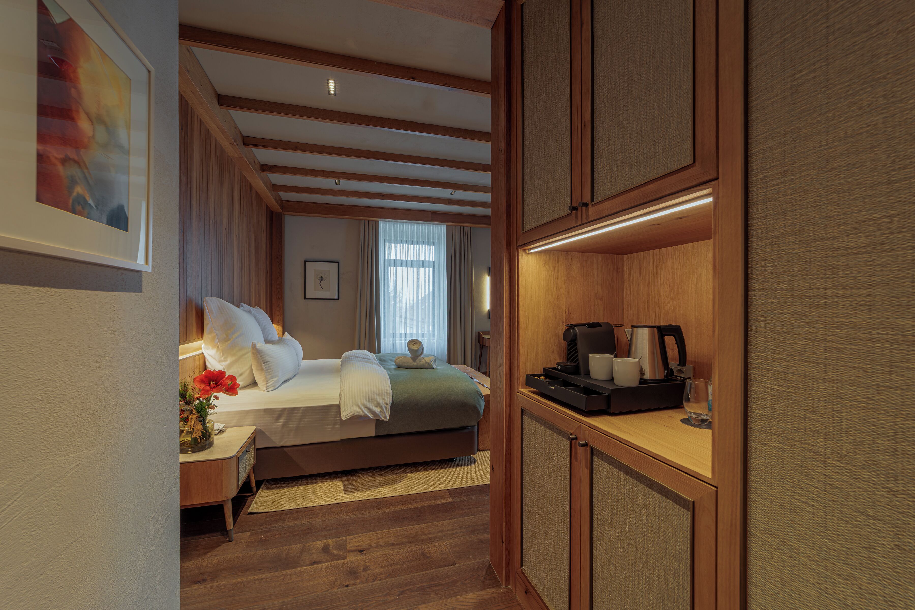 Hochwertige Bettwaren, Zimmersafe, Schreibtisch