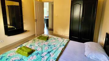 2 bedrooms, iron/ironing board, WiFi, bed sheets