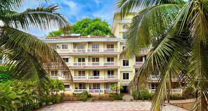 Azure - 5 min walk to Varca beach