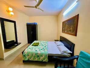 2 bedrooms, iron/ironing board, WiFi, bed sheets - Azure - 5 min walk to Varca beach (Goa)