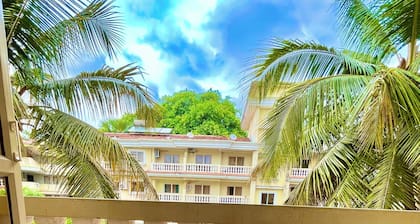 Azure - 5 min walk to Varca beach