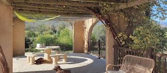 Large villa in the heart of nature between sea and mountains at the foot of the Canigou mountains