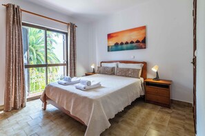 2 bedrooms, desk, iron/ironing board, travel crib - Cozy Apartment with Pool in São Rafael, Albufeira (Albufeira)