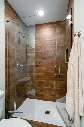 Bruser, hårtørrer, håndklæder