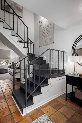 The Fox's Den | Spacious 3BR Townhome Near UA & Downtown