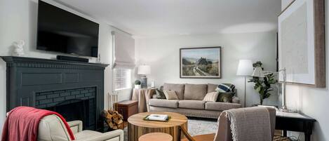 Fernseher, Kamin, Videospiele, Arbeitsbereiche