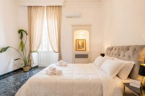 3 habitaciones, tabla de planchar con plancha, wifi y ropa de cama 