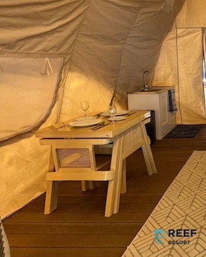 Single Room, Beach View | In-room dining