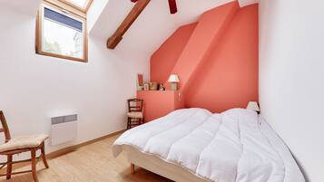 4 bedrooms, iron/ironing board, free WiFi