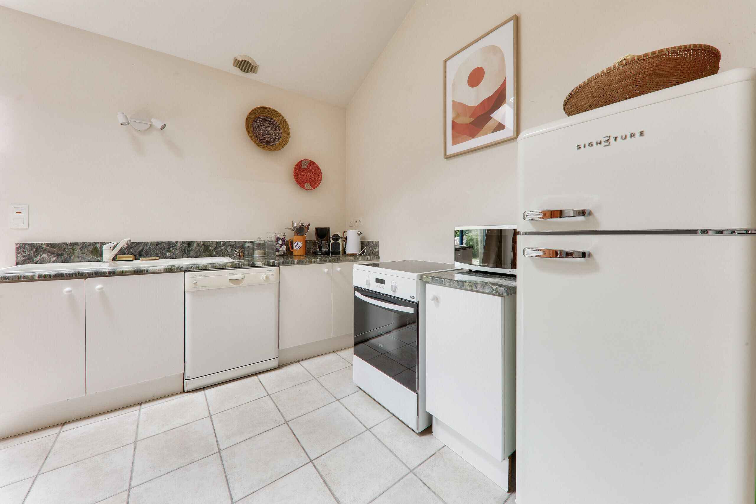 Réfrigérateur, micro-ondes, four, lave-vaisselle