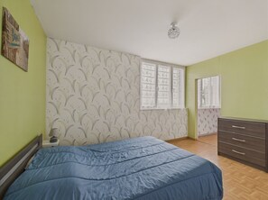 1 bedroom, iron/ironing board