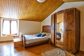 2 chambres, fer et planche à repasser