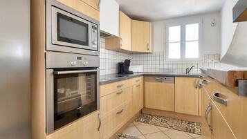 Réfrigérateur, micro-ondes, four, lave-vaisselle