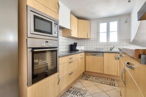 Refrigerador, microondas, horno y lavavajillas 