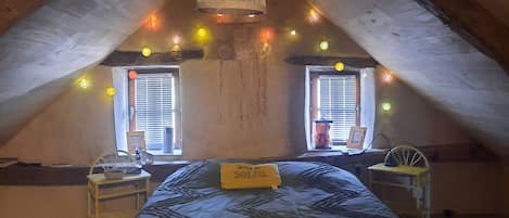 4 slaapkamers, een strijkplank/strijkijzer, gratis wifi, beddengoed