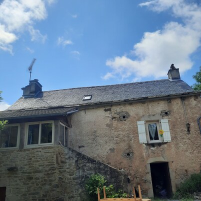 Family country house for rent, pets welcome.