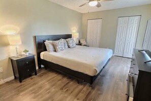 4 室のベッドルーム、アイロン / アイロン台、WiFi、ベッドシーツ