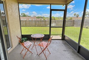 Outdoor dining - Cozy 4BR Family Home Near Disney at Montego Bay (Kissimmee)