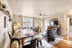 Smart TV, video games, DVD player, table tennis - Butternut House (Three Oaks)