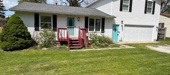 Easy walk to downtown Three Oaks