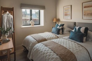 2 bedrooms, iron/ironing board, travel cot, free WiFi - Longstones Avebury – Ridgeway (Marlborough)