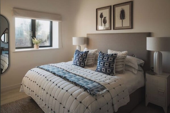 2 bedrooms, iron/ironing board, travel cot, free WiFi