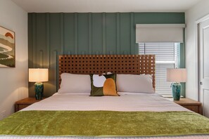 10 bedrooms, desk, iron/ironing board, travel crib - PROMO 10 BR Home, Themed Rooms, Private Pool, in New Windsor Cay Resort (Clermont)