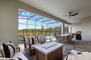 Outdoor dining - PROMO 10 BR Home, Themed Rooms, Private Pool, in New Windsor Cay Resort (Clermont)