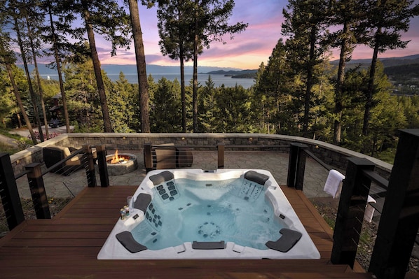 Outdoor spa tub