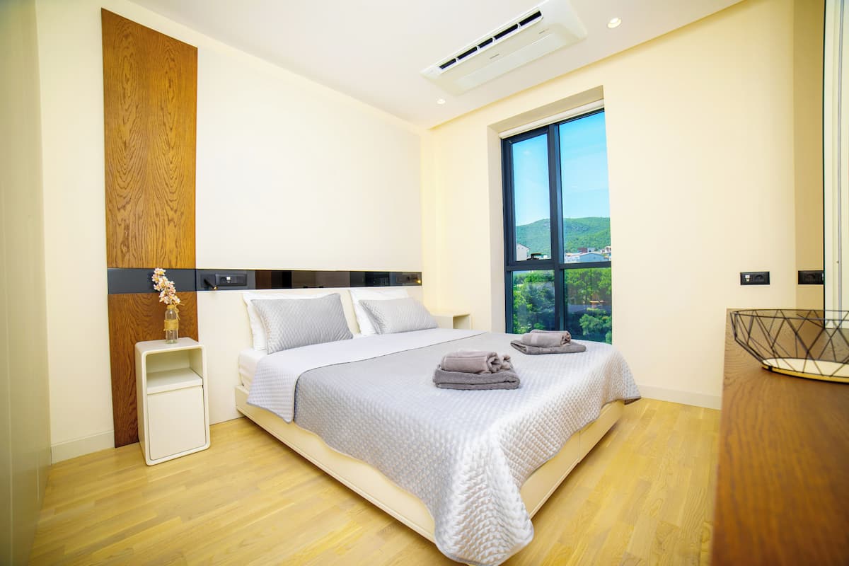 1 Schlafzimmer, Schreibtisch, laptopgeeigneter Arbeitsplatz