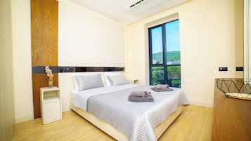 1 bedroom, desk, laptop workspace, blackout drapes