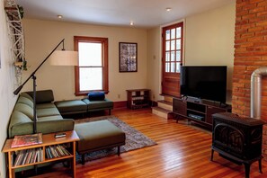 TV, fireplace, offices