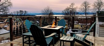 Large Private 2 Bedroom Apt w/ Epic Deck View