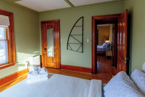 2 bedrooms, desk, iron/ironing board, travel cot
