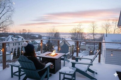 Large Private 2 Bedroom Apt w/ Epic Deck View