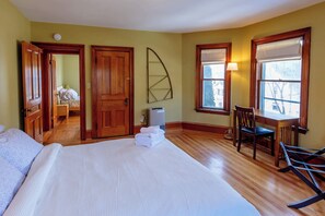 2 bedrooms, desk, iron/ironing board, travel cot