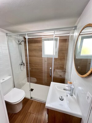 Towels, soap, toilet paper - Villa DMG Dénia (Denia)