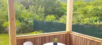 Cozy Garden Retreat with Mountain Views, close to Le Morne Beach