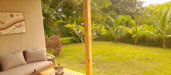Cozy Garden Retreat with Mountain Views, close to Le Morne Beach