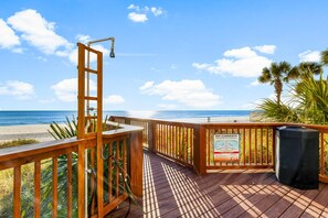Property grounds - Beach-Front, Free Beach Service! Large Balcony, Fully Equipped Ready For You! (Panama City Beach)