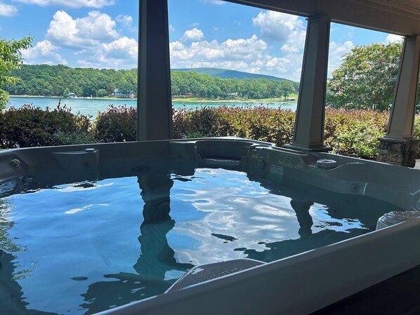 Bain à remous extérieur