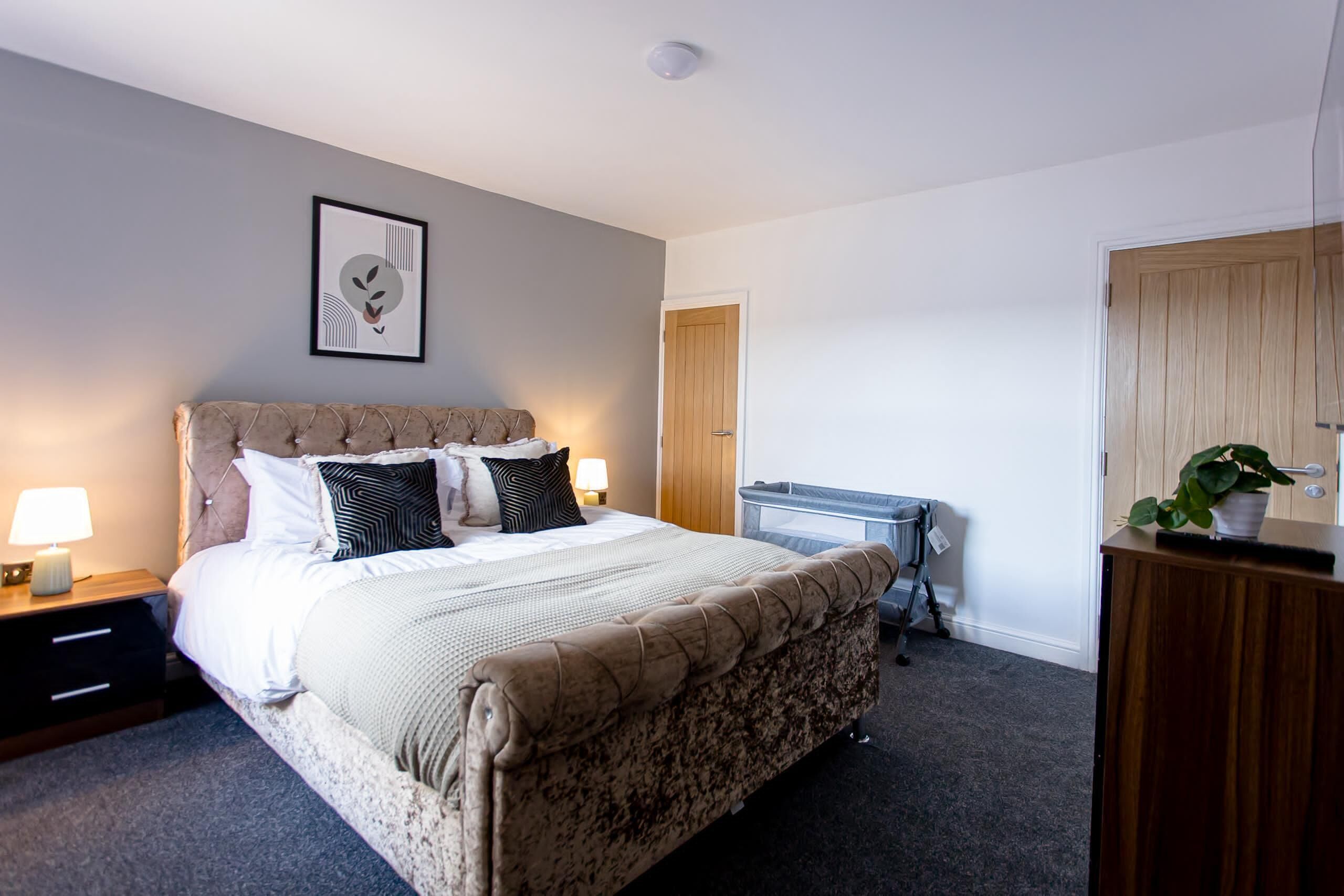 3 bedrooms, iron/ironing board, WiFi, bed sheets