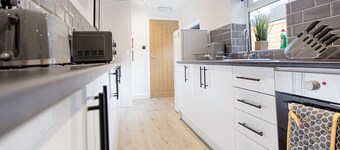 EXCLUSIVE MODERN NEWLY REFURBISHED HOME / CENTRAL LOCATION