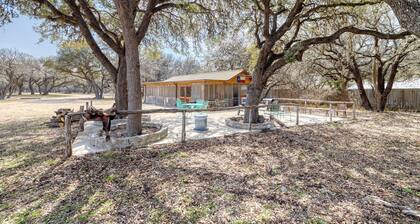 Shady Grove: 4 BR, 3 BA House in Concan, Sleeps 22