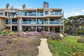 Exterior - Surf Song Symphony - Luxury Oceanfront Condo with Panoramic Views (Solana Beach)